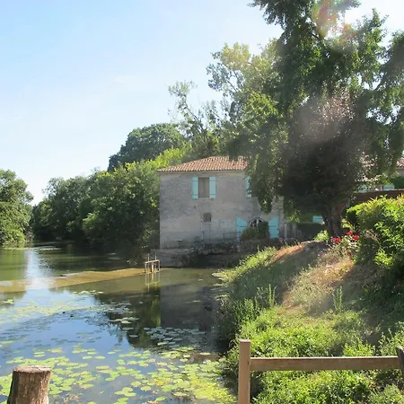 Le Moulin De Monpoisson Гостевой дом Le Puy